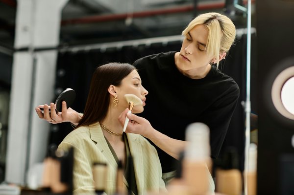 Comment marier des accessoires en nacre avec des tenues estivales pour un look élégant?