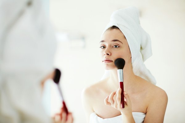 Quels sont les secrets pour un teint parfait avec un maquillage naturel?